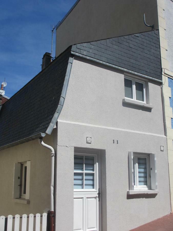 Villa à 30 m du coeur de la rue des Bains à Trouville-sur-Mer Extérieur photo